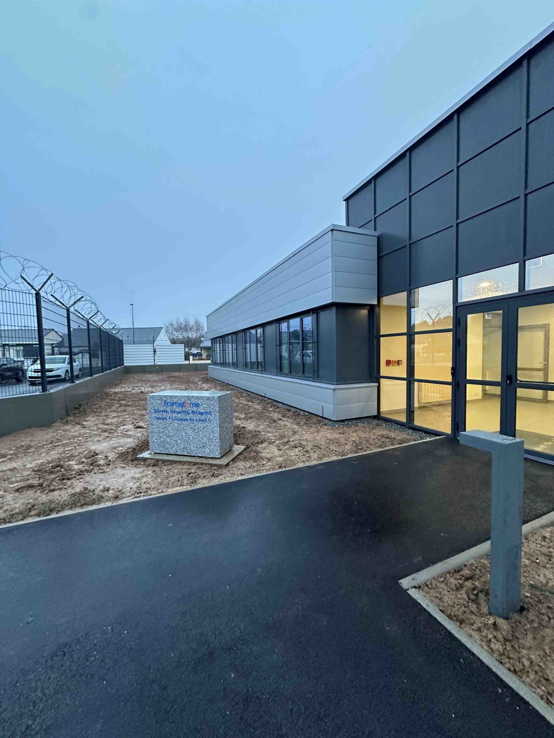 rehabilitation-bureaux-vestiaires-MontreuilJuigné-2