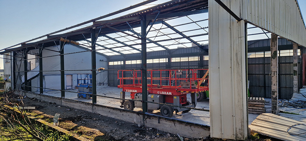 Démolition caserne pompier – Le Louroux Béconnais-1
