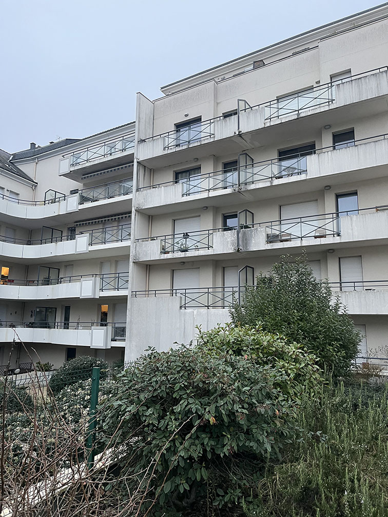 Restructuration des balcons étayés par structure métallique et réfection des façades par le remplacement des gardes corps, couvertines, remise en peinture des sous-faces de balcons – Résidence Les Symphonies du Parc – ANGERS (49)